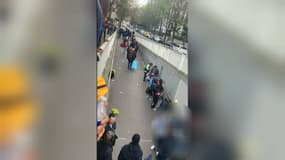 Une centaine de migrants, principalement des mineurs non accompagnés, ont été évacués ce mercredi 20 mars au matin d'un campement sous un tunnel dans le XIIe arrondissement, à Paris