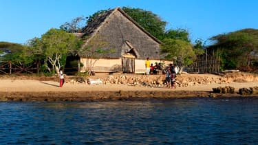 La maison dans laquelle Marie Dedieu avait été enlevée se situait au bord de la plage, sur l'île de Manda.
