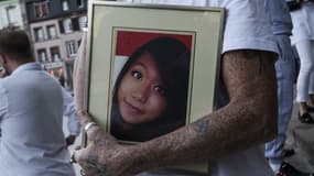 Portrait de Sophie Le Tan porté par un manifestant devant le tribunal de Strasbourg, le 18 octobre 2018