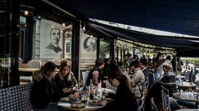 Des clients en terrasse à Lyon, le 19 mai 2021 (photo d'illustration)