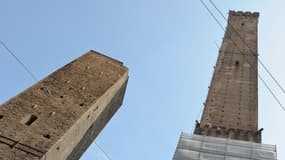 Les deux tours penchées de Bologne, le 25 mars 2010.