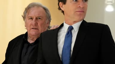 Gérard Depardieu, à gauche, et son avocat Jérémie Assous, à droite, le 26 mars 2025, au tribunal judiciaire de Paris