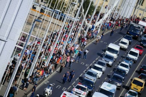 Plus d'un millier de migrants quittent à pied la zone de transit de la gare principale de Budapest pour rejoindre la frontière autrichienne, le 4 Septembre 2015 Plus d'un millier de migrants quittent à pied la zone de transit de la gare principale de Budapest pour rejoindre la frontière autrichienne, le 4 Septembre 2015