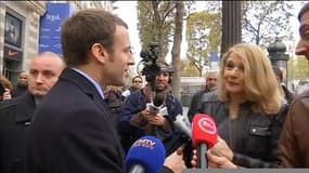 Quand Emmanuel Macron croise une fan sur les Champs Elysées