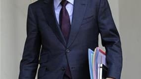 Le premier ministre François Fillon a déploré dimanche la forte abstention au premier tour des élections cantonales et appelé à la mobilisation des électeurs pour le second, estimant que rien n'était joué dans de nombreuses circonscriptions. Selon les pro