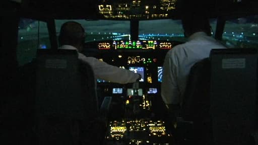 Un pilote et son copilote dans le cockpit d'un avion de ligne (photo d'illutration).