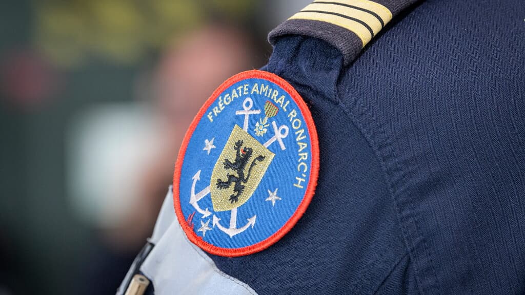 La FDI Amiral Ronarc'h accueille un équipage de 125 marins et 28 passagers.
