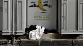 Un sans-abri dans les rues de Paris