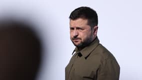 Le président ukrainien Volodymyr Zelensky arrive pour assister au sommet de la Communauté politique européenne au palais des congrès de Grenade, dans le sud de l'Espagne, le 5 octobre 2023.