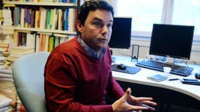 Thomas Piketty, dans son bureau parisien, en octobre 2016. 