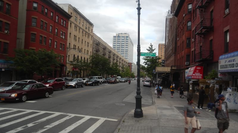 Le boulevard Adam Clayton Powell Jr., à l'ouest de la 135e rue de New York.