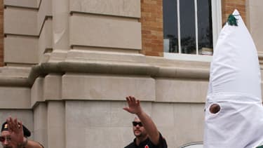 Des membres du Ku Klux Klan en 2009, dans le Tennessee, lors d'un rassemblement.