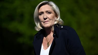 "C'est un secret de Polichinelle que Mme Ernotte est une militante très marquée à gauche", affirme Marine Le Pen.