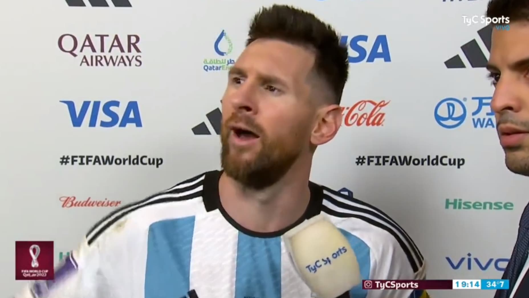 «¿Qué miras bobo?», Messi se enfada en plena entrevista contra el holandés