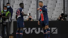 La célébration de Kylian Mbappé et Idrissa Gueye