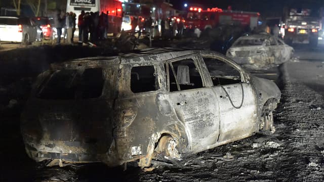 Scène de désastre au nord-ouest de Nairobi, après l'accident d'un camion-citerne.