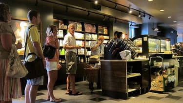 La chaîne de cafés Starbucks prend part au débat sur le mur budgétaire américain.