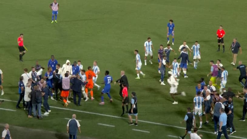 Bagarre générale à la fin de France-Argentine, quart de finale de football des JO de Paris 2024, 2 août 2024 Bagarre générale à la fin de France-Argentine, quart de finale de football des JO de Paris 2024, 2 août 2024