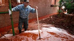 Le village de Devecser, à quelque 150 km à l'ouest de Budapest. Les autorités hongroises ont déclaré mardi l'état d'urgence dans trois départements de l'ouest du pays au lendemain d'un accident industriel qui a provoqué la mort d'au moins trois personnes