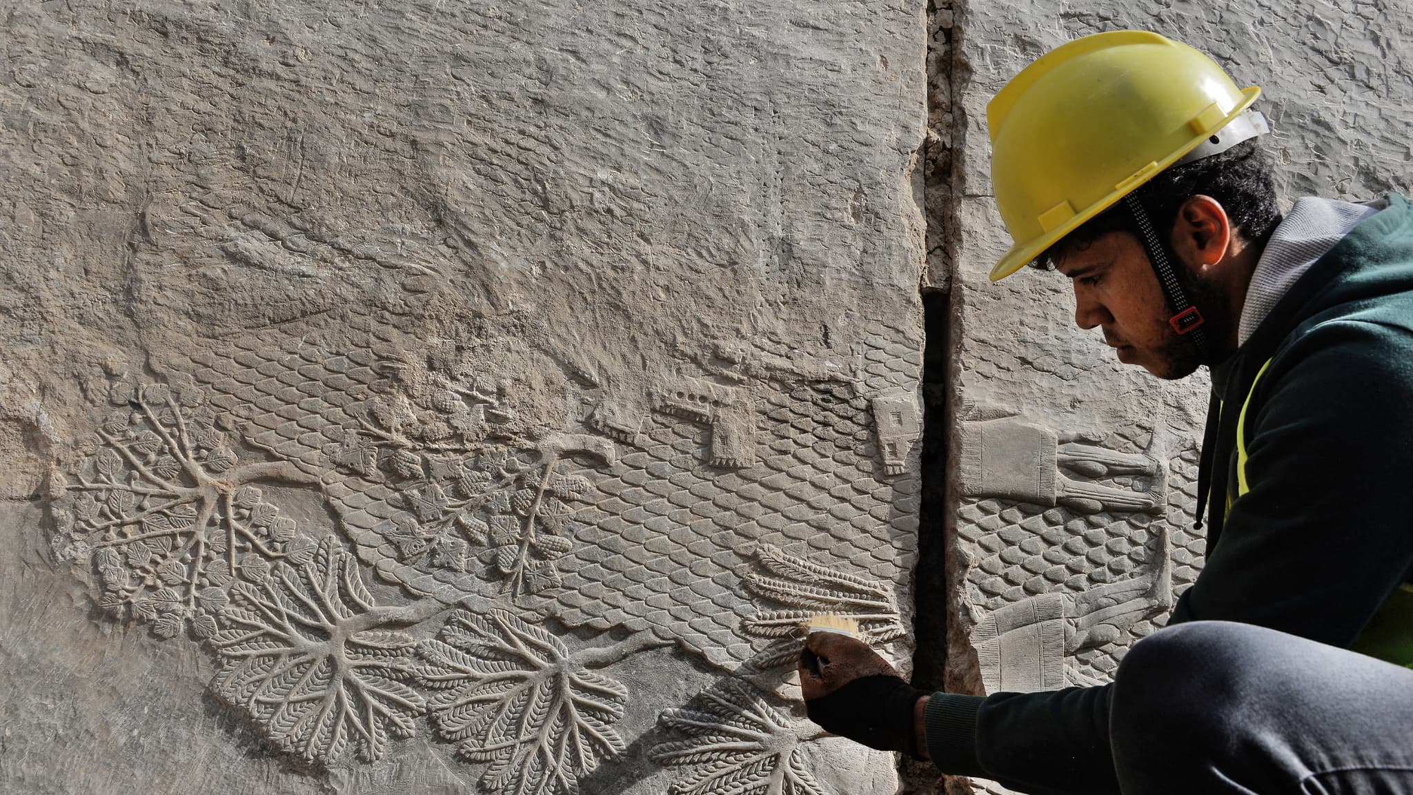 L'un des huit bas-reliefs en marbre découverts à Mossoul (Irak), datant de 2700 ans