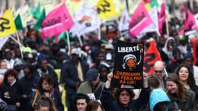 Manifestation au départ de Porte Dorée jusqu'au centre de rétention de Vincennes contre le projet de loi sur l’asile et l’immigration, le 29 avril 2023 à Paris.