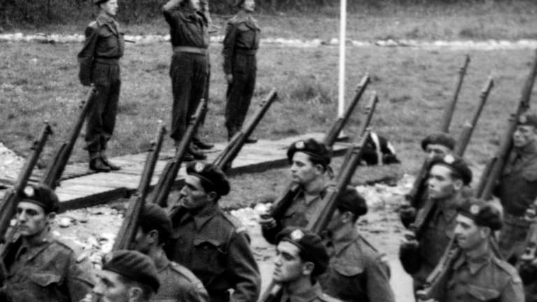 Des soldats s'entraînent au camp d'Achnacarry en Ecosse en juillet 1943, dont Léon Gautier (premier rang au centre), seul survivalt désormais du commando Kieffer Des soldats s'entraînent au camp d'Achnacarry en Ecosse en juillet 1943, dont Léon Gautier (premier rang au centre), seul survivalt désormais du commando Kieffer