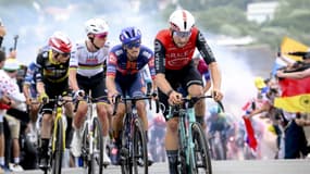 Kevin Vauquelin à l'attaque dans le final de la 2e étape du Tour de France, le 6 juillet 2025.