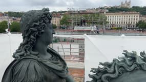 La statue de Louis XIV, réinstallée place Bellecour à Lyon, après des travaux de restauration.