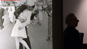 "V-J Day in Times Square" est une photographie restée célèbre et prise à New York, le jour de la capitulation du Japon, le 14 août 1945.