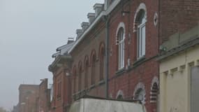 Leur maison tombe en ruine à cause de leurs voisins partis au djihad