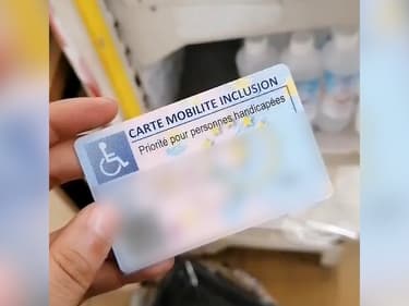 Une caissière refuse l’accès prioritaire à un homme en situation de handicap