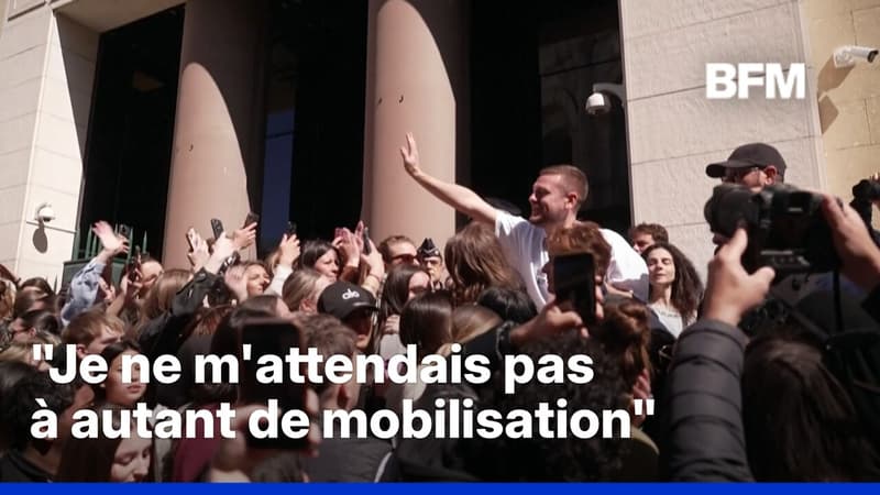 Corrida: Jeremstar acclamé à la sortie du tribunal de Nîmes pour l'ouverture de son procès