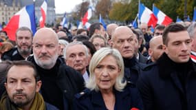 Sébastien Chenu, Marine Le Pen et Jordan Bardella participent à la marche contre l'antisémitisme à Paris, le 12 novembre 2023.