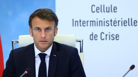 Emmanuel Macron lors d'une réunion de la cellule interministérielle de crise au ministère de l'Intérieur, le 30 juin 2023