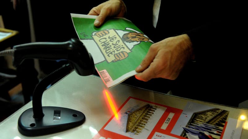 Au kiosque de l'Assemblée nationale, le "numéro des survivants" de "Charlie Hebdo" s'est arraché dès sa sortie.