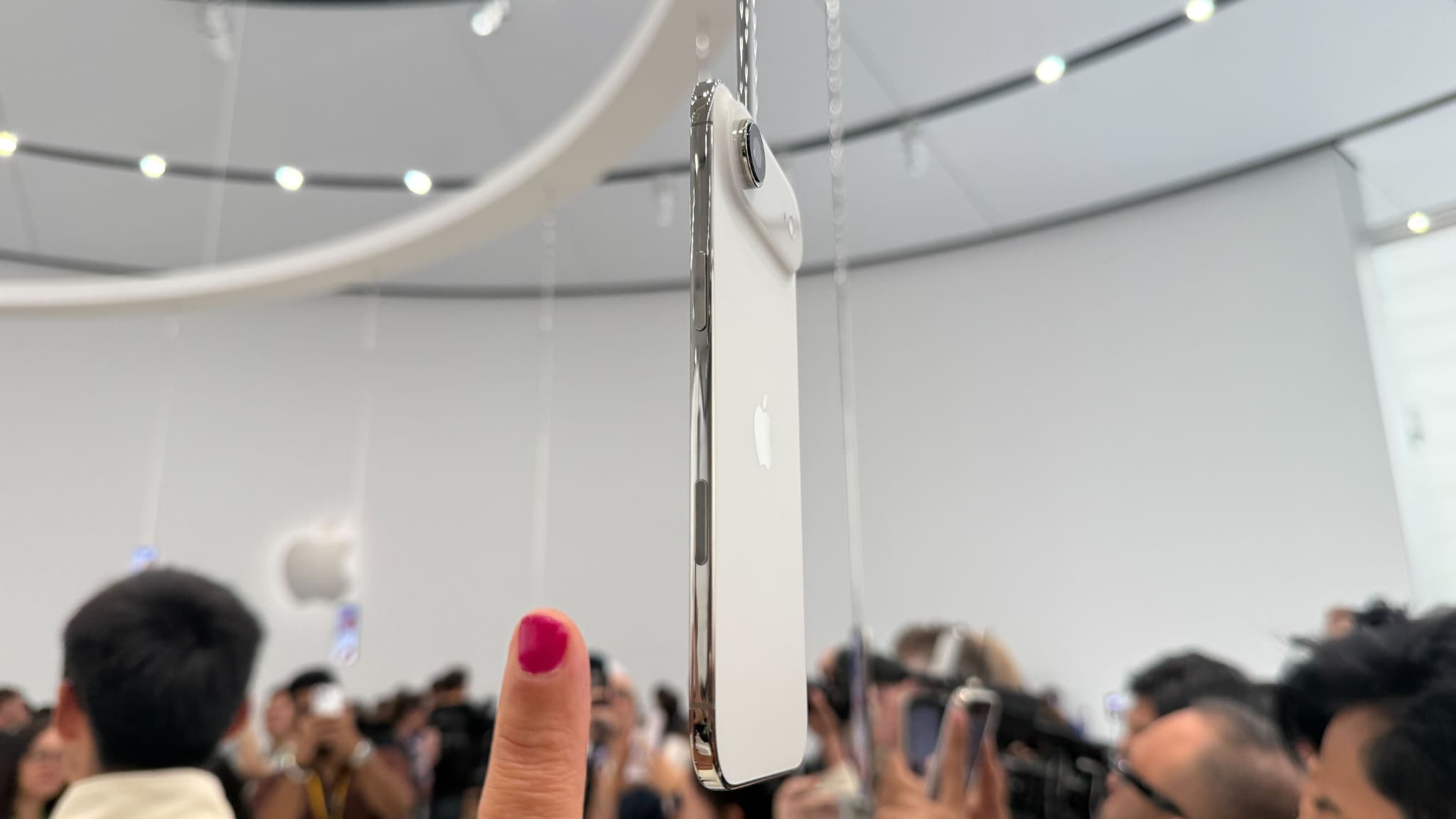 L'iPhone Air affiche une épaisseur de 0,56 cm. L'iPhone Air affiche une épaisseur de 0,56 cm.