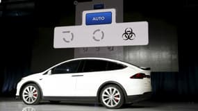 Un bouton de défense contre les risques biologiques? Tesla y croit dur comme fer et a fait la démonstration de son "biodefense mode"... au moins contre la pollution.