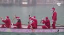 Les Pères Noël à l'assaut du Grand Canal de Venise lors d'une course de gondoles