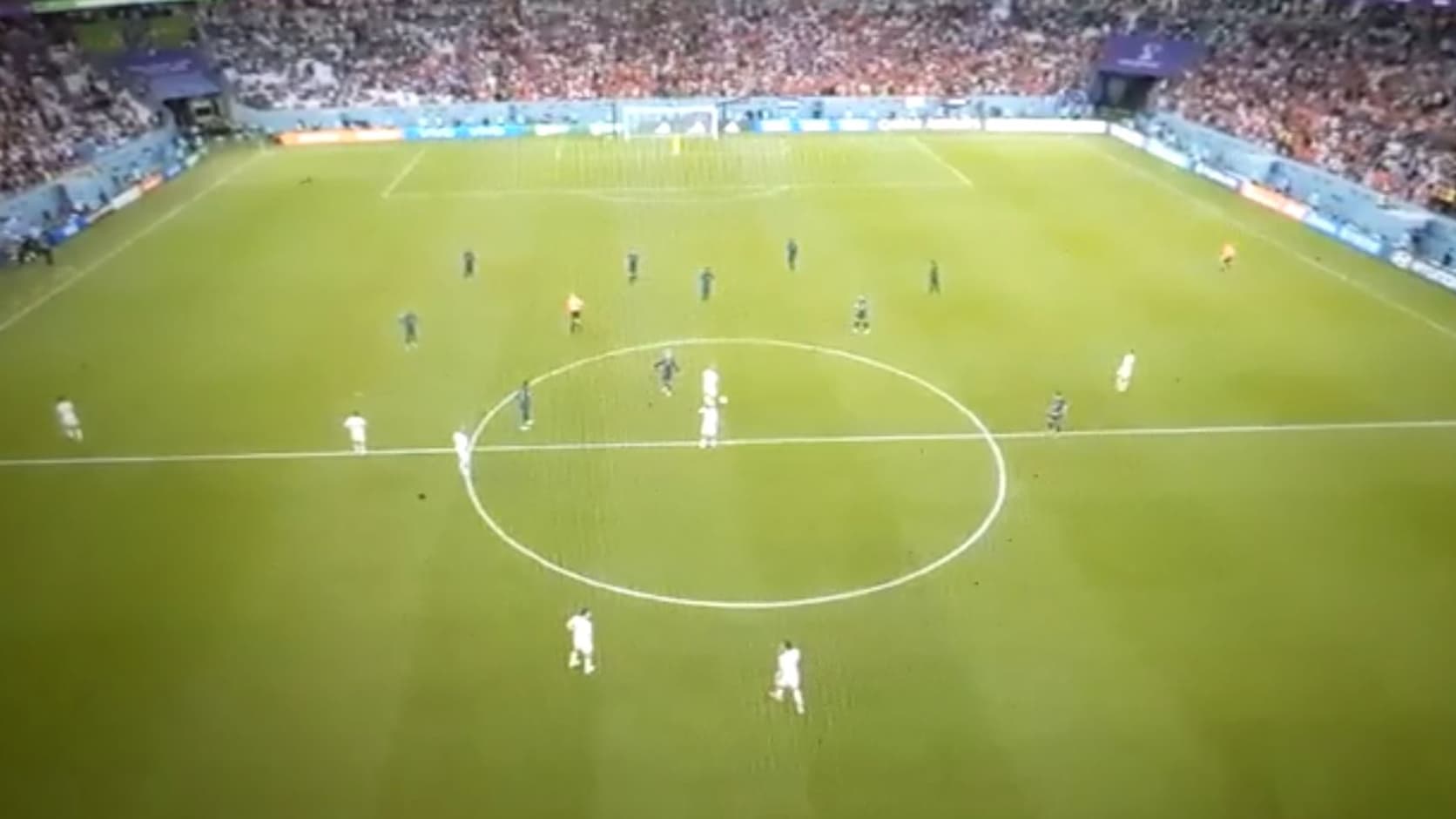 L'arbitre de France-Tunisie siffle la fin du match après avoir autorisé l'engagement L'arbitre de France-Tunisie siffle la fin du match après avoir autorisé l'engagement