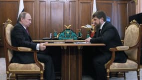 Le président russe Vladimir Poutine (g) rencontre le leader tchétchène Ramzan Kadyrov, au Kremlin, le 25 mars 2016