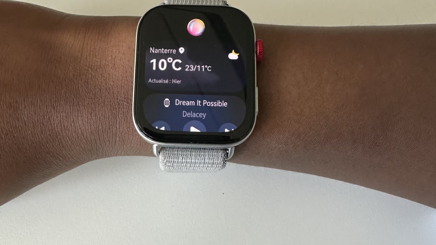 L'assistant vocal Celia n'est disponible que lorsque la montre est couplée à un smartphone Huawei.