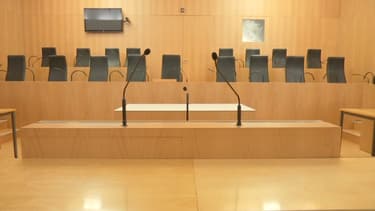 La première audience devant une cour criminelle se déroule au tribunal de Caen.