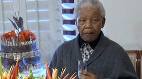 Nelson Mandela dans un état "critique" selon la présidence sud-africaine.