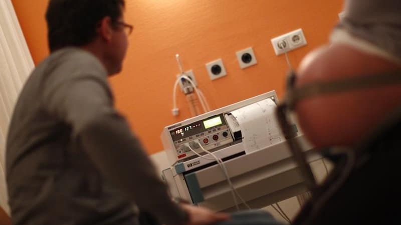 La loi indique tout enfant né d'un père français peut obtenir la nationalité, mais certains juges la refusaient pour les enfants nés d'une mère porteuse