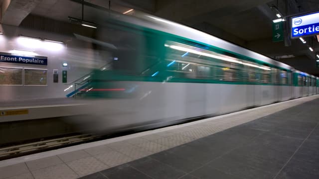 Dans le métro à Paris (photo d'illustration)