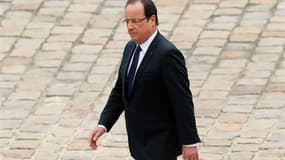 François Hollande aux Invalides pour la cérémonie d'hommage à l'ancien Premier ministre de François Mitterrand, Pierre Mauroy. Le chef de l'Etat a revendiqué l'héritage politique de l'ancien maire de Lille et salué sa fidélité aux idéaux socialistes. /Pho