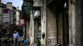 Un thermomètre de pharmacie indique une température de 40°C à Bordeaux, le 23 août 2023 en Gironde (photo d'illustration).