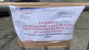 La mairie de Lyon avait déjà décidé de fermer les cimetières et les grands parcs, fin octobre, en raison des vents violents attendus. 