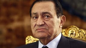L'ancien président égyptien Hosni Moubarak a été transféré samedi par hélicoptère au tribunal de la banlieue du Caire où il doit être rejugé pour la répression du soulèvement qui a mis fin à son régime en février 2011. /Photo d'archives/REUTERS/Amr Abdall
