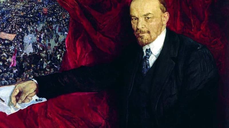 Portrait de Lénine, sur fond de manifestation. 